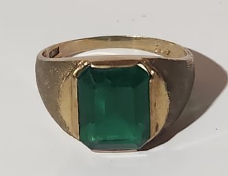 10 Karat Gold Ring With Emerald Size 7 (2.8grams)