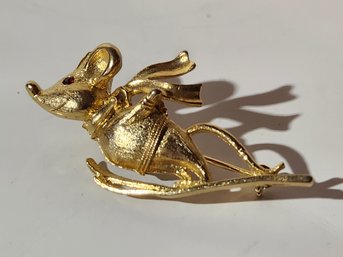 Pin Depicting A Mouse Skiing (costume)