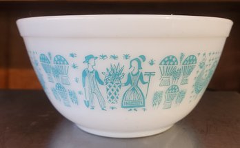 7' Pyrex Butter Print Mixing Bowl