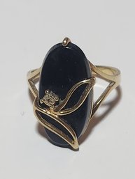 10 Karat Gold And Onyx Ladies Ring  With Diamond Chip (3.1 G)