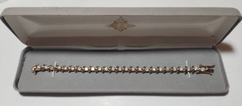 Stunning 7' 14 Karat Gold Tennis Braclet With 25 Cubic Zirconias (12.3 G)