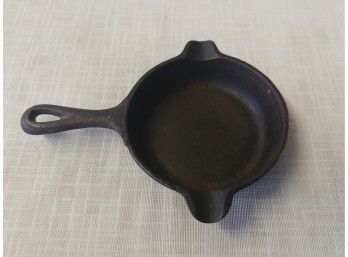 Wagner Ware Cast Iron Skillet Ashtray Number 1050