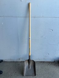 True Temper Street Shovel With Long Handle