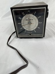 Sony Solid State Vintage 1950s Telechron Movement Cube AM Radio Clock Works