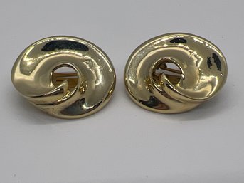 1980's Gold Tone Swirl Design Clip On Earrings