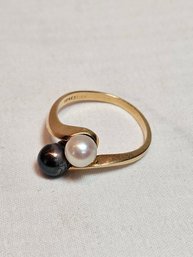 14k Gold And Pearls Ring