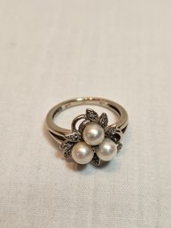 14k White Gold Ring With Pearls And Diamonds