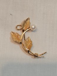 14k Gold Brooch With 3 Leaves 1 Pearl