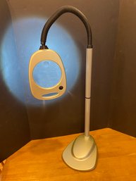 Bendable Floor Magnifying Lamp