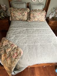 High Quality Reversible Comforter & Pillows - Queen Size