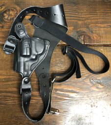 DeSantis N.Y. Undercover Shoulder Holster - Revolver