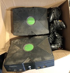 2 Xboxes & 4 Controllers