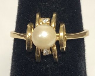 Pretty 10k Gold Pearl & Diamond Ring