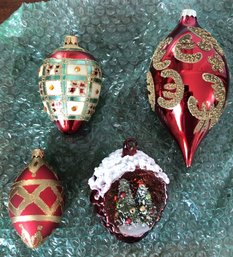 T35 - #9 - 4pc Christmas Ornaments