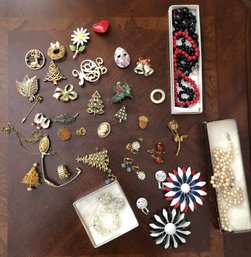 Vintage Costume Jewelry - Pins/necklaces