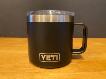 YETI Black Mug W/lid