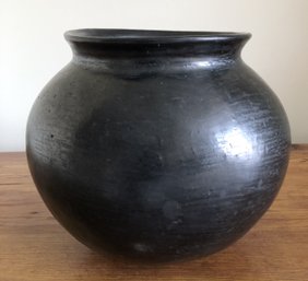 Round Black Glaze Art Pottery Vase