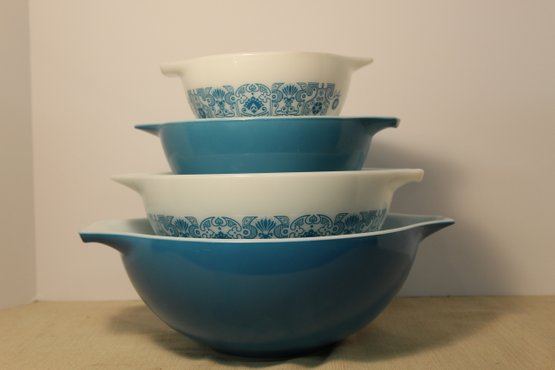 Vintage Pyrex 'Horizon Blue' Cinderella Bowl Set