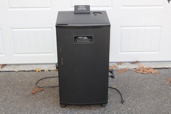 Masterbuilt Black Electric Digital Smokehouse W/Cover