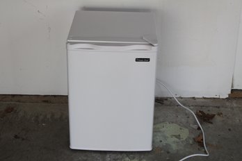 Magic Chef Mini-Fridge