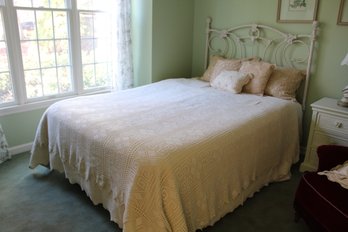 Vintage Crochet Full Bedding W/Throw Pillows And Covers