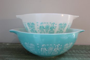 Two Vintage Turquoise Pyrex Amish Butterprint Cinderella Nesting Bowls