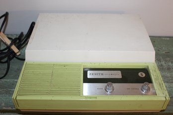 Vintage Zenith Solid State Portable Children's Record Player- Model B505F