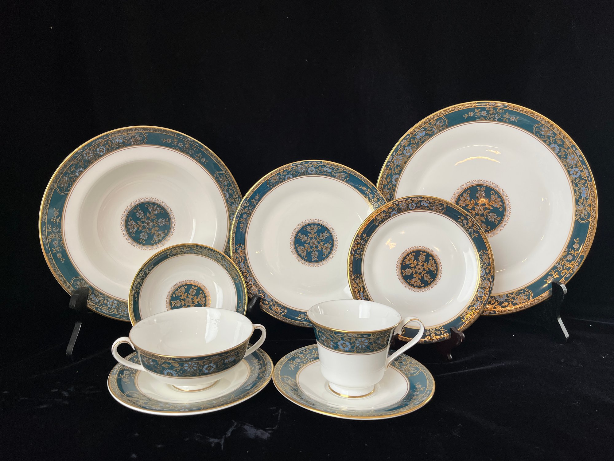 Royal Doulton Carlyle China Set Place Setting For 4 Incl Dinner, Salad