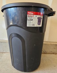 Hyper Tough 32 Gallon Black Plastic Trash Can With Lid