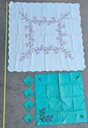Green Cross Stitch W 4 Cloth Napkins With A Pink Floral Cross Stitch Table Cloth