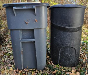 2 Trash Cans