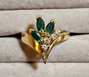 Beautiful Emerald And Diamond Gold Ring Stamped 14K BH Size 4.75 Total Weight 4g