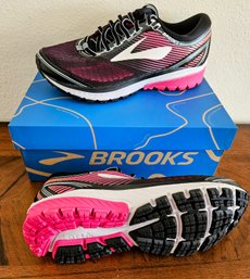 New Pair Of Black And Pink Brooks Size 8.5 Width D (ghost 10)