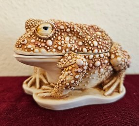 Harmony Kingdom 'awaiting A Kiss' Ceramic Frog Made In England Trinket Box