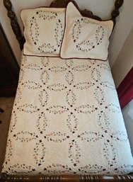 Beautiful Floral Quilt With Shams