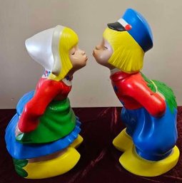 Kissing Couple Figurines