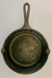 Lodge 9'Cast Iron Pan