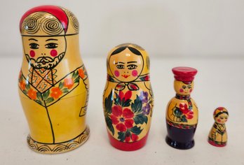 Russian Nesting Dills With 4 Dolls