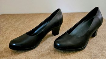 Ladies Black High 2' Heel Shoes, Like New In Box, Size 8