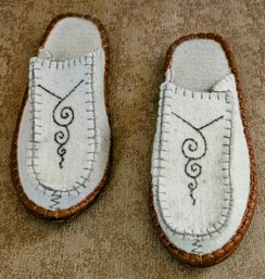 Cool Hand Made White Wool & Leather Slippers , Women's Size 8