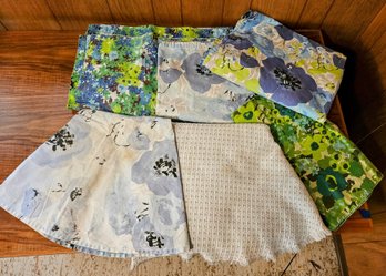 Lot Of Blue, Green & White Floral Table Cloths (various Sizes And Shapes)