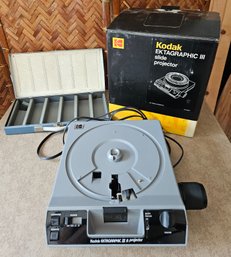 Kodak Ektagraphic 3 Slide Projector With Slide Storage Box (tested)