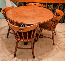 Beautiful Vintage Round Dinning Room Table W/ Four Matching Chairs