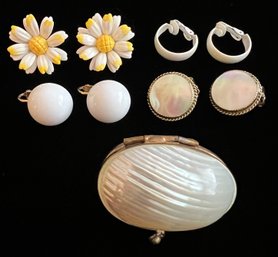 Antique Mother Of Pearl Little Egg Shaped Hinged Case W/whiting & Davis Vtg Pair Of Clip On Earrings