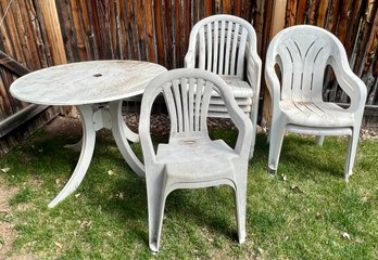 8 Plastic Lawn Chairs & Round Garden Table