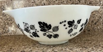 Vintage Pyrex Mixing Bowl With Handles