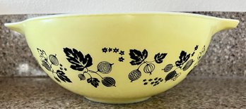Vintage Yellow Pyrex Mixing Bowl With Handles