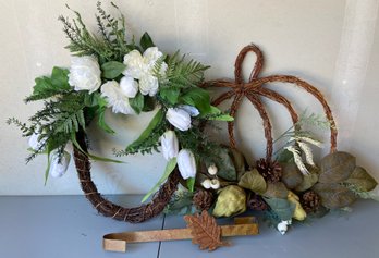 2 Wooden Wreathes & Wreath Hanger