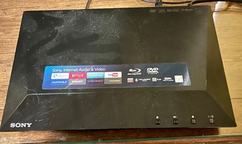 Sony Internet Audio And Video BluRay And DVD Player With Power Cord And Remote, Tested And Works