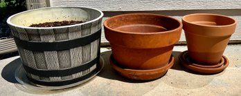 3 Flower Pots Incl 2 Terracotta & Plastic Basket